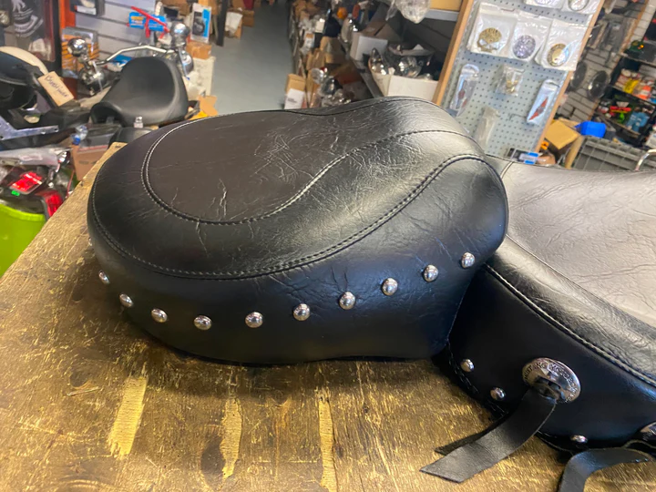 Mustang Wide Touring Seat Harley Dyna Superglide Wide Glide 1996-2005 FXD Studs - Image 2