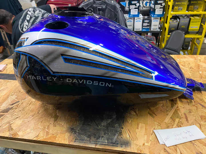Frost Bite Custom Paint Gas tank Harley Road King 2008^ Factory FLHR 6 gallon! - Image 4