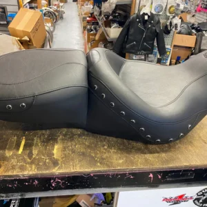 Mustang Wide Touring Seat Harley Street Road Glide King 2008^ Studs FLH Ultra Classic
