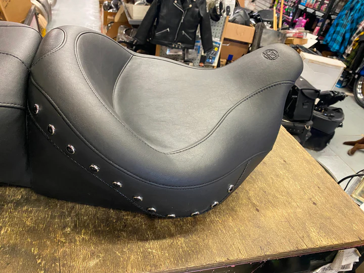 Mustang Wide Touring Seat Harley Street Road Glide King 2008^ Studs FLH Ultra Classic - Image 4