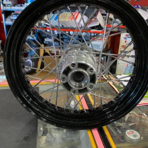 New T/o Rear Black Spoke Wheel Harley Slim FXS 3.00x16 Softail Heritage street b