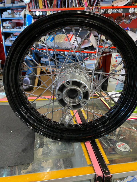 New T/o Rear Black Spoke Wheel Harley Slim FXS 3.00x16 Softail Heritage street b