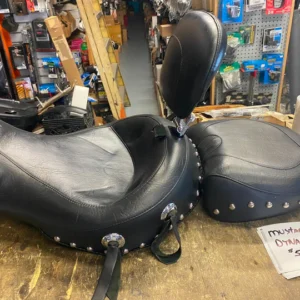 Mustang Solo Pad Drivers Backrest Seat Harley Dyna 2006^ touring Studs Conchos