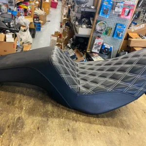 Step Seat White Diamond Stich Harley Dyna 2006^ FXD Street Bob Superglide fxdl