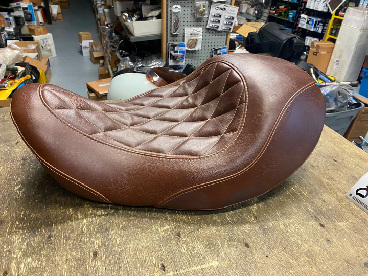 Mustang Day Tripper Solo Seat Harley Dyna Forward Brown 2006^ Superglide Bob FXD - Image 2