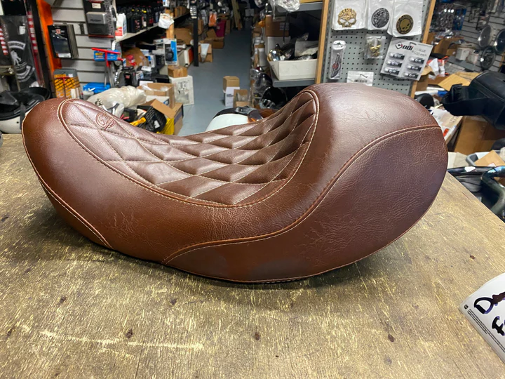 Mustang Day Tripper Solo Seat Harley Dyna Forward Brown 2006^ Superglide Bob FXD - Image 3