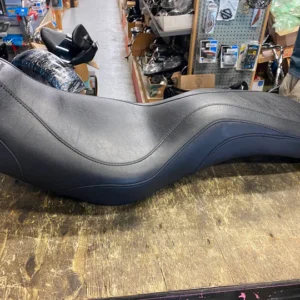 Mustang DayTripper Low Profile Seat Harley Dyna FXD Low Rider Street Bob 2006