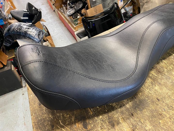 Mustang DayTripper Low Profile Seat Harley Dyna FXD Low Rider Street Bob 2006 - Image 3