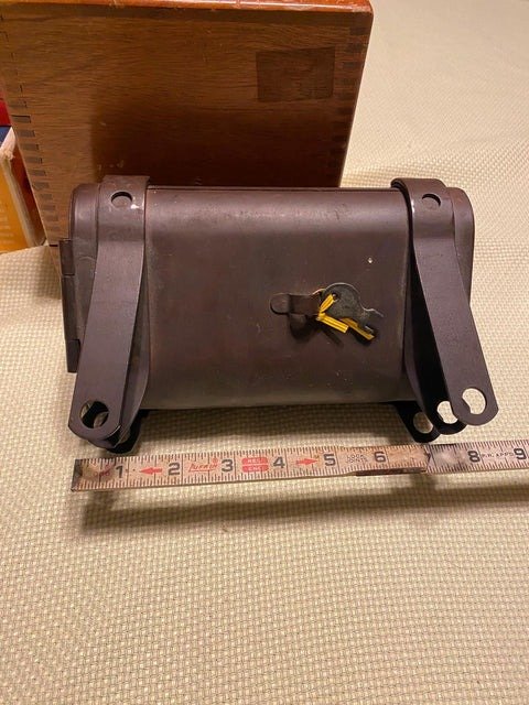 NOS Toolbox Harley VL VLD 1930-1933 OEM Factory Original W Key!!! 3452-31